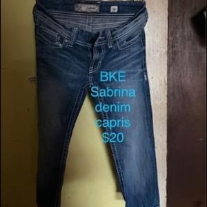 BKE Sabrina denim capris